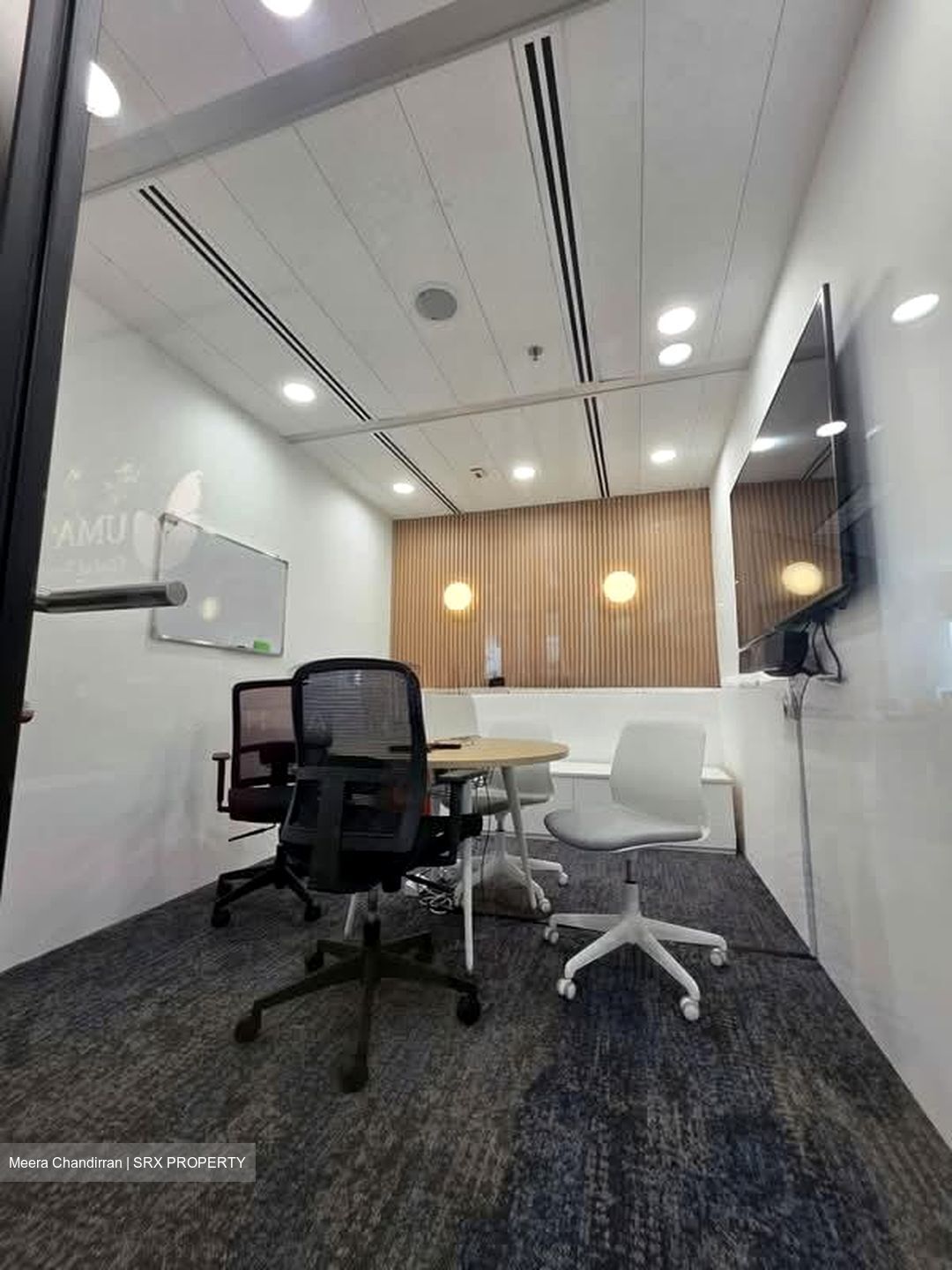 Gateway East (D7), Office #566773881